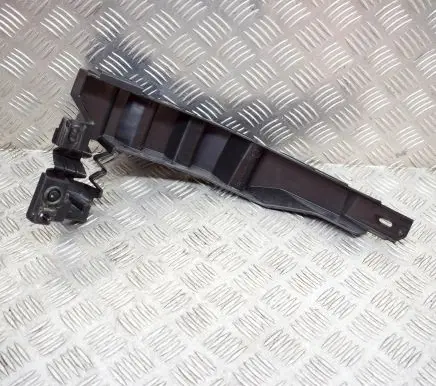 Rear bumper mounting bracket