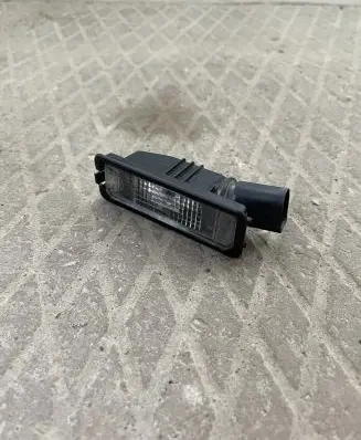 Volkswagen Golf VII Number plate light 1K8943021