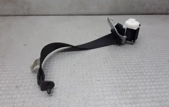 Mazda 5 Third row seat belt 