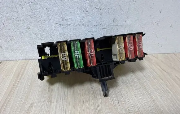 Peugeot 308 Fuse module 9636079380