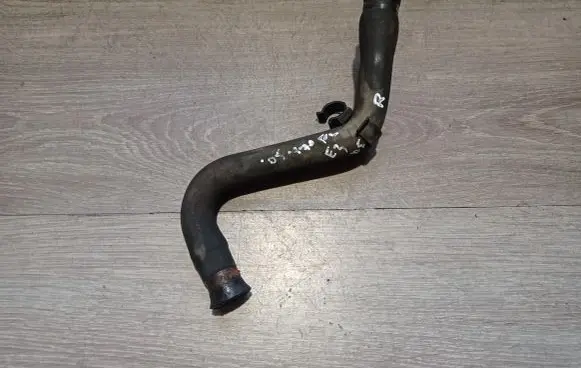 Volvo V70 Engine coolant pipe/hose