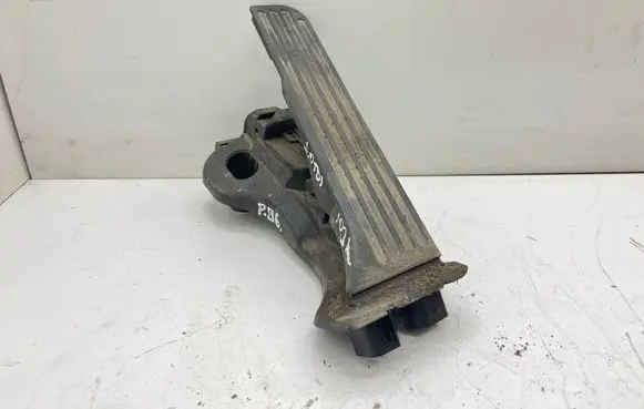 Volkswagen PASSAT B6 Accelerator throttle pedal 1K1721503L