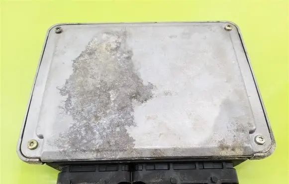 Opel Astra G Engine control unit/module 0281001670