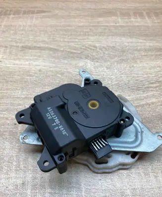 Toyota Avensis Verso Air flap motor/actuator 0637008610 12V7E