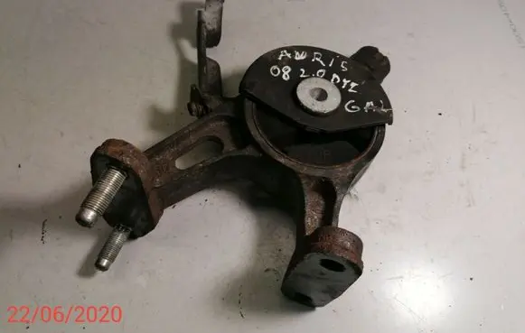 Toyota Auris 150 Engine mount bracket