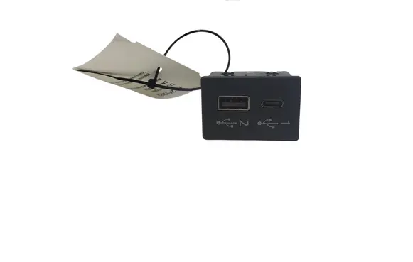 Nissan Leaf II (ZE1) USB socket connector 352731420A
