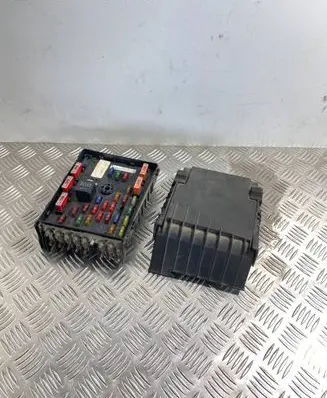 Volkswagen PASSAT B6 Fuse module 3C0937125
