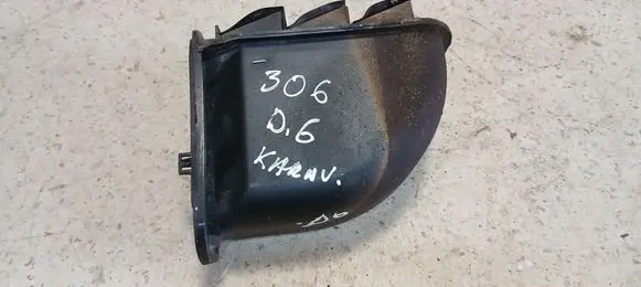 Peugeot 306 Quarter panel pressure vent 9621922780