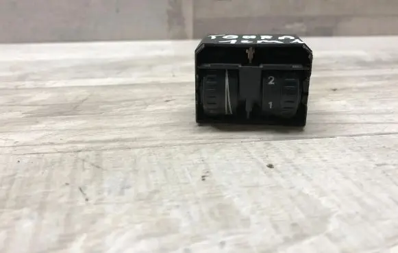Volkswagen Touran II Headlight level height control switch 1T0941333C