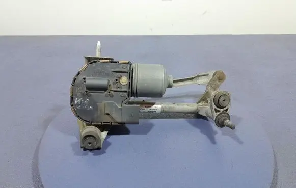Seat Altea XL Front wiper linkage and motor 5P0955023E