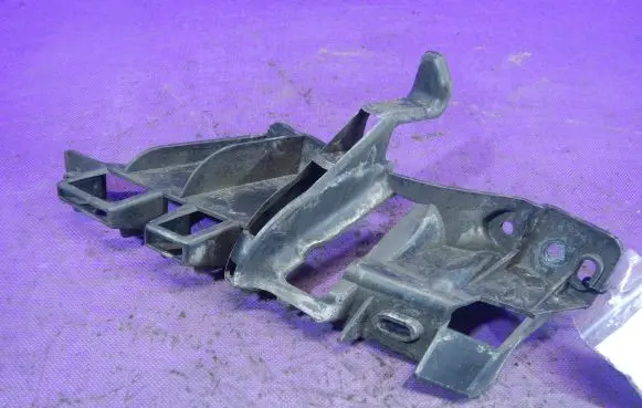 Renault Modus Front bumper mounting bracket 8200213560