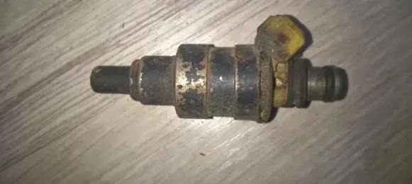 Mazda 626 Fuel injector 1955001330 195500-1330