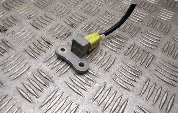 Nissan Qashqai Airbag deployment crash/impact sensor