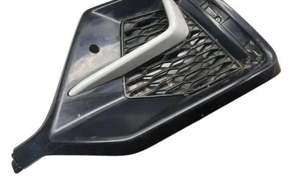 Rear bumper trim bar molding