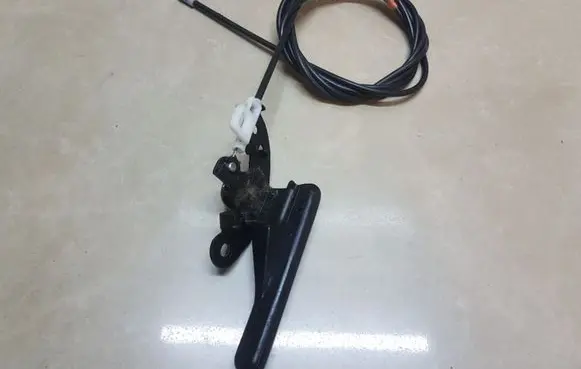 Nissan X-Trail T30 Fuel cap flap release cable 