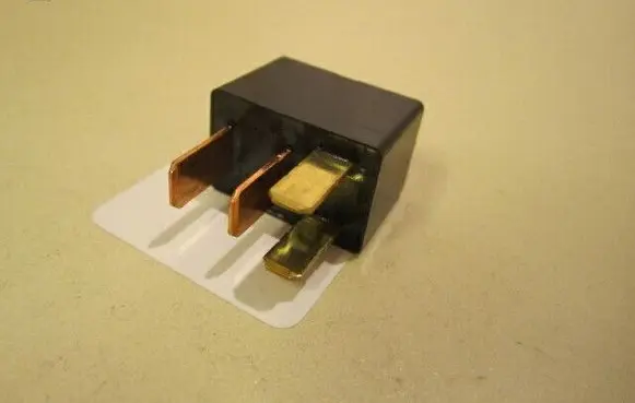 Mitsubishi Outlander Other relay MR588567