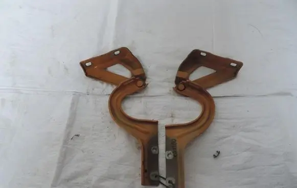 Engine bonnet/hood hinges
