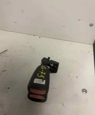 Volvo S60 Middle seatbelt buckle (rear) 738701