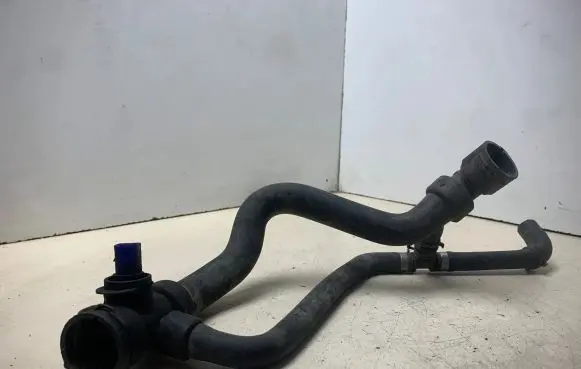 Volkswagen PASSAT B5.5 Engine coolant pipe/hose 8D0121049H