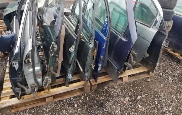 Lexus IS 200-300 Front door