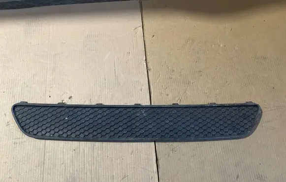 Mercedes-Benz E W212 Front bumper lower grill 13002911