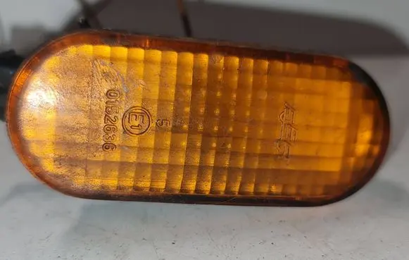 Front fender indicator light