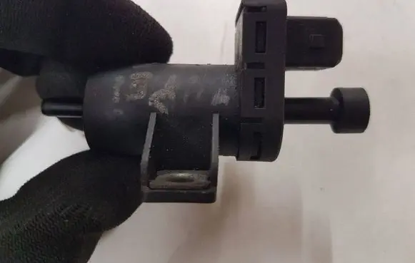 Renault Megane III Turbo solenoid valve 7700113709