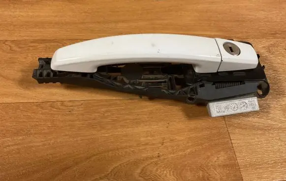 Opel Meriva B Front door exterior handle 13346229