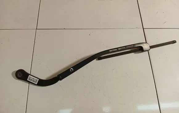 BMW 3 E90 E91 Front wiper blade arm 