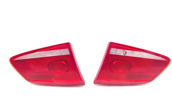 Tailgate rear/tail lights