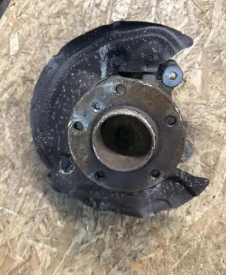 BMW 1 E81 E87 Front wheel hub