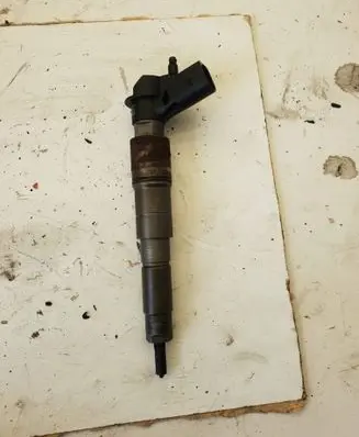 BMW 5 E60 E61 Fuel injector 779272104