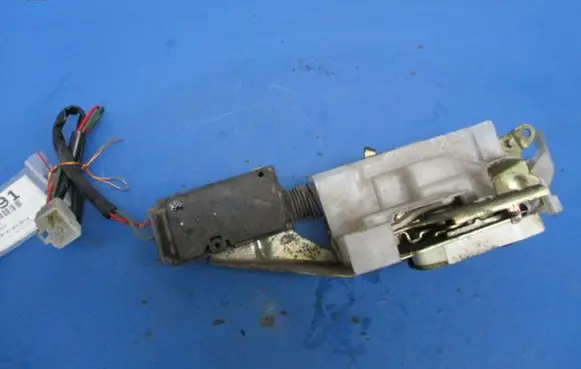 Mazda 323 Rear door lock