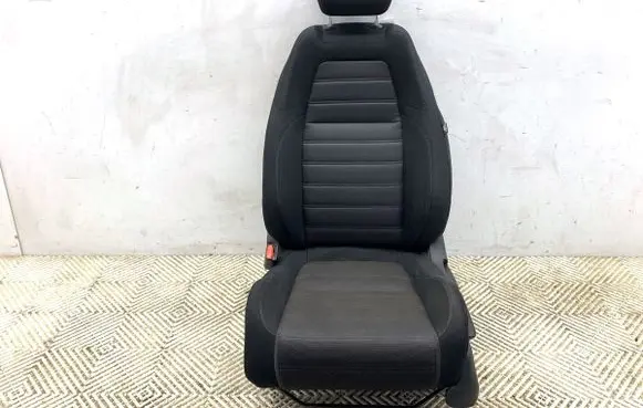 Honda CR-V Front driver seat 