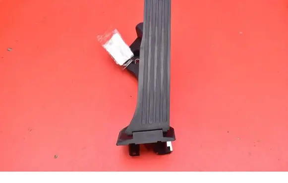 Volkswagen Tiguan Accelerator throttle pedal 1K1721503S