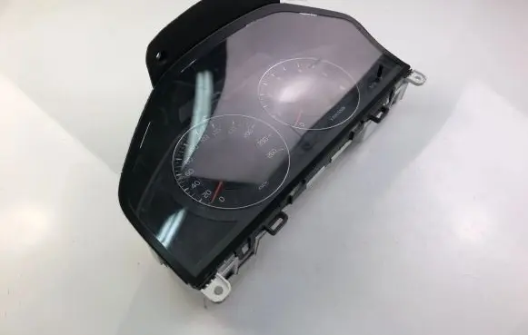 Volvo V70 Speedometer (instrument cluster) 31270899AA