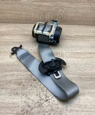 BMW 5 F10 F11 Front seatbelt 618120800