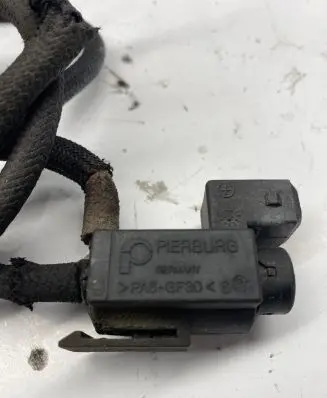 BMW 5 F10 F11 Engine mount vacuum valve 70231800