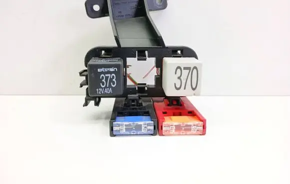 Volkswagen PASSAT B5.5 Fuse module 4B1937503