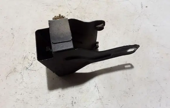 Dacia Dokker Fender mounting bracket 631452390R