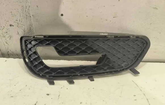 Mercedes-Benz E W212 Front bumper lower grill A2128851323