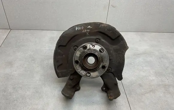Volkswagen Polo VI Front wheel hub 