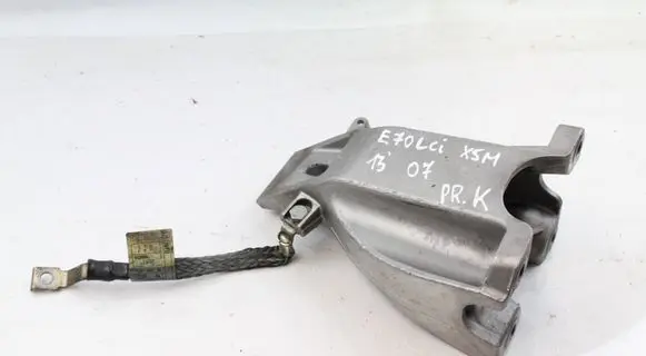 Engine mounting bracket