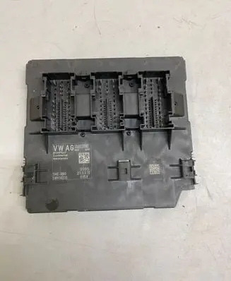 Volkswagen PASSAT B7 Comfort/convenience module 3AA937087 BCMP047 5WK50230