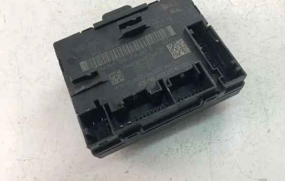 Volkswagen Golf VII Other control units/modules 5Q0959393E
