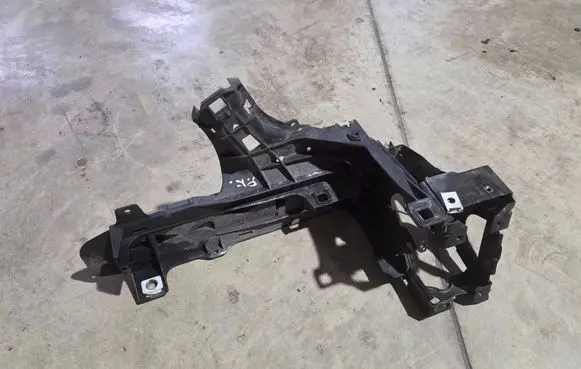 BMW 6 F06 Gran coupe Headlight/headlamp mounting bracket 7211519 11071510 51647211519