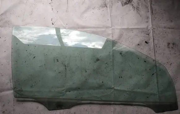 Peugeot 206 Front door window glass four-door as2