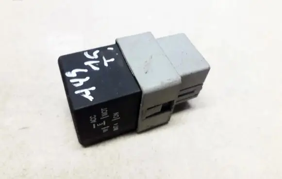 Volvo S40, V40 Other relay MB953394