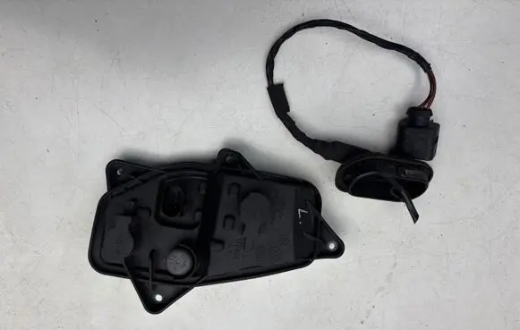 Volkswagen Touran II Tail light bulb cover holder 176405