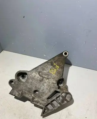 Volkswagen Golf V Engine mounting bracket 03G199207G 560KT5131